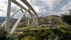 Puente sobre el río Seco /  Bridge over the Seco river