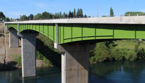 Puente Río Bueno. Región de los Ríos. Chile / Río Bueno bridge. Región de los Ríos. Chile